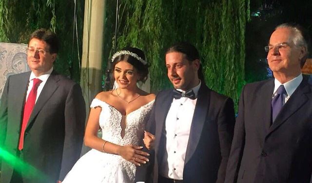 بالصور.. مراسلة الـ "او تي في" تجمع القوات والعونيين في زفافها!