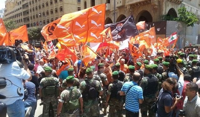 لبنان إلى الشارع في لعبة "لي الأذرع"
