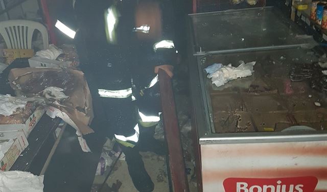 بالصور.. انبعاثات دخانية ناتجة عن انفجار وحريق في الدكوانة