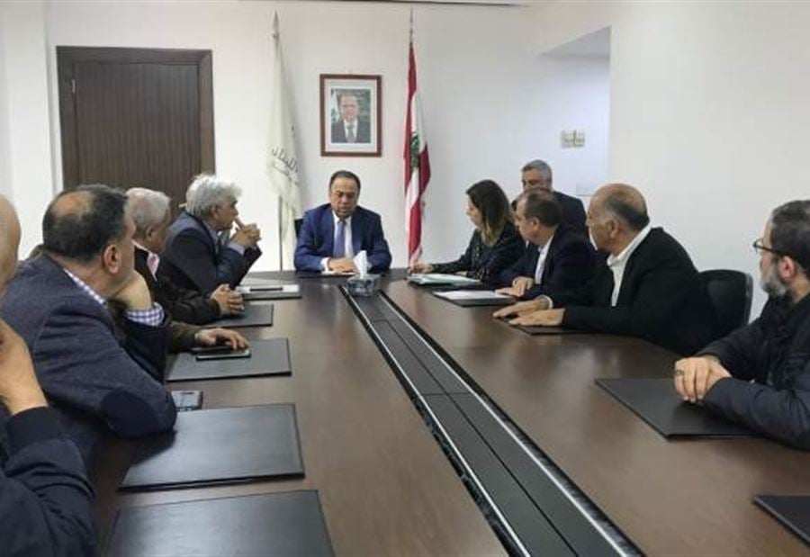 بطيش عرض مع أصحاب الأفران للصعوبات في القطاع