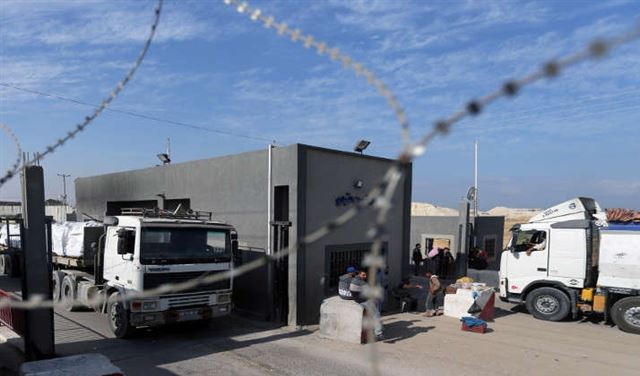 إسرائيل تغلق معابرها مع قطاع غزة إسرائيل تغلق معابرها مع قطاع غزة