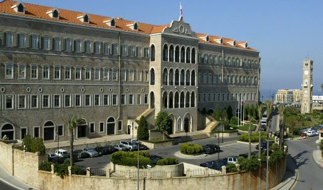 صحيفة خليجية تطرح اسمين لخلافة الحريري