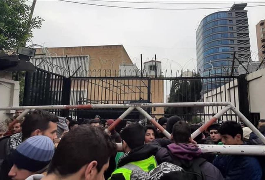 بالفيديو والصور: دعواتٌ لإقالة محافظ الشمال بالفيديو والصور: دعواتٌ لإقالة محافظ الشمال