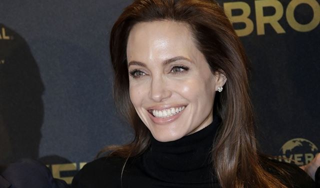 الـ "إف بي آي" يحقق مع "أنجلينا جولي" لـ4 ساعات