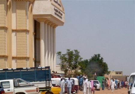 سوداني يطالب بمليارين تعويضا لـ"سمعته"