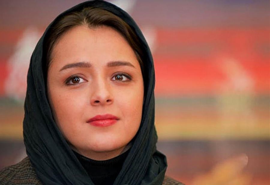 "بلا حجاب"... أشهر ممثلة في إيران تتحدّى (صورة)