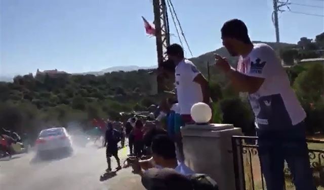 بالفيديو.. مشترك الرالي "على لحظة كان قتلهم"!