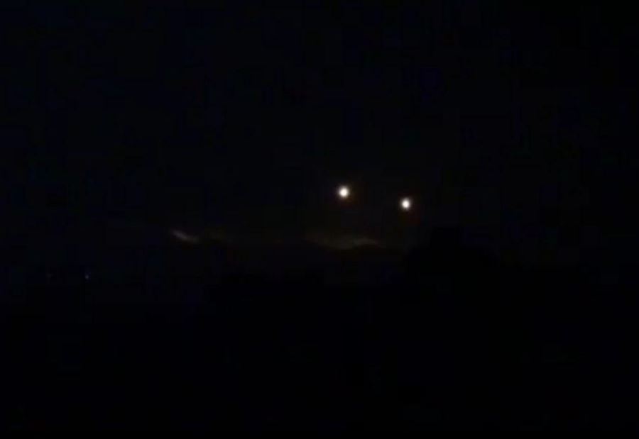بالفيديو: إسرائيل تُطلق قنابل مضيئة فوق الناقورة ليلاً  بالفيديو: إسرائيل تُطلق قنابل مضيئة فوق الناقورة ليلاً