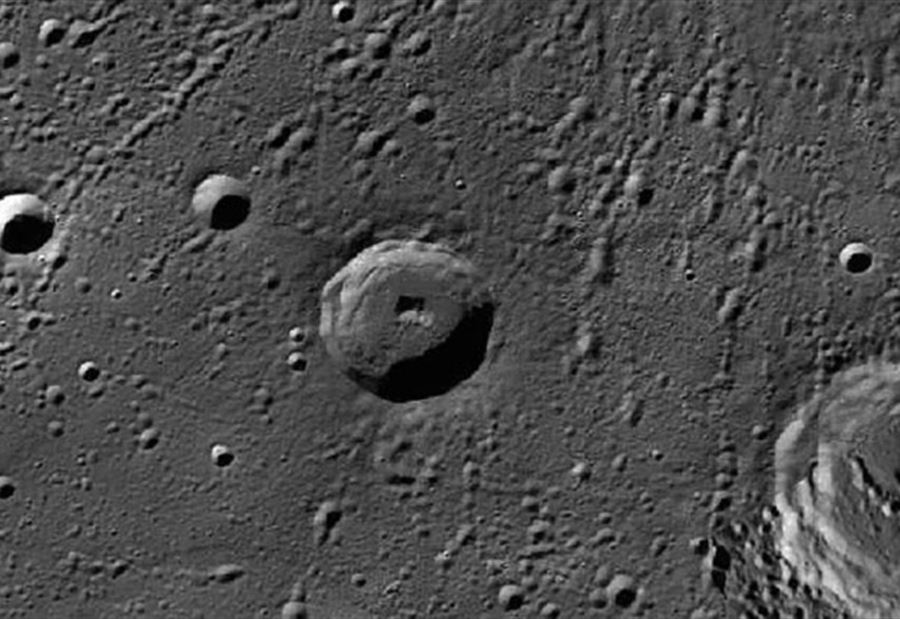 مسبارٌ أميركي يكتشف "مربعًا أسود" على سطح عطارد مسبارٌ أميركي يكتشف "مربعًا أسود" على سطح عطارد