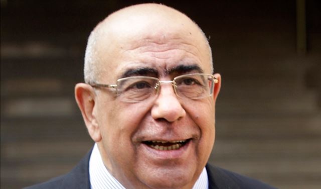 القاضي يقف إجلالاً لفتوش: "أهلا سيدي" القاضي يقف إجلالاً لفتوش: "أهلا سيدي"