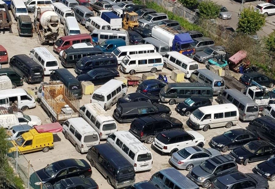 بالصور: مفرزة سير الضاحية تحتجز آليات