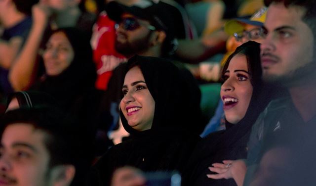احتفاء سعودي بقرار تاريخي جديد احتفاء سعودي بقرار تاريخي جديد