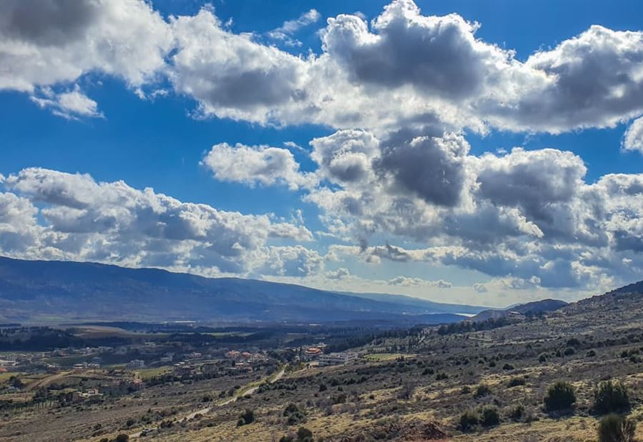  طقس لبنان إلى تحسن.. غيومٌ تحملُ أمطارًا متفرقة