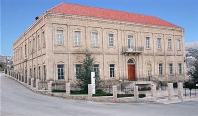 مشروع إعادة تأهيل مبنى بلدية زحلة: أين الرقابة على الأشغال؟!