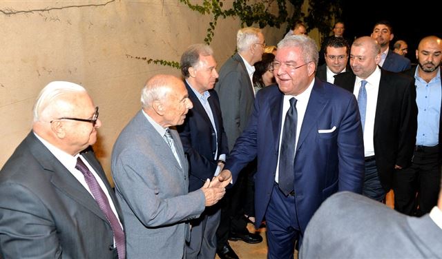 المشنوق للحريري: نحن معك في الشدة 