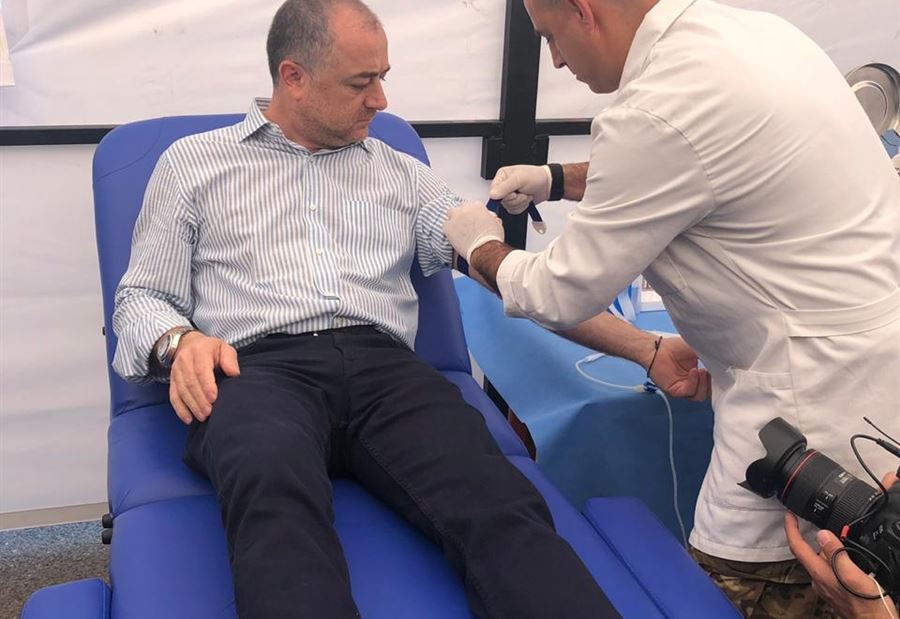 بالصور: "سحب" دم من الياس بوصعب في ساحة الشهداء