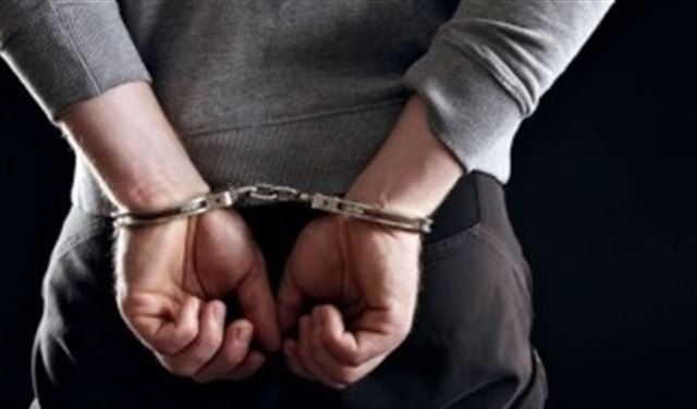 انتحل صفة "حامي الآداب" وانطلق بها إلى منطقة غير مأهولة