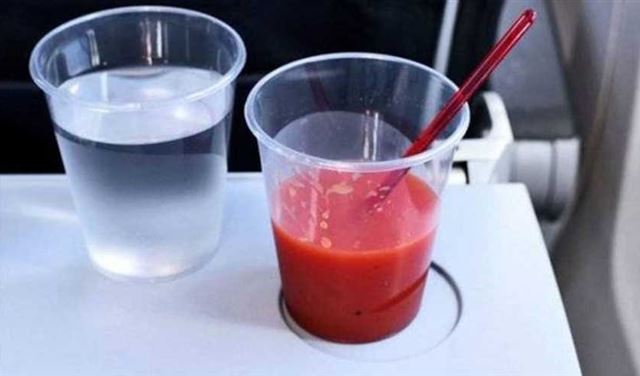 لماذا يشرب المسافرون هذا العصير على متن الطائرات؟  لماذا يشرب المسافرون هذا العصير على متن الطائرات؟