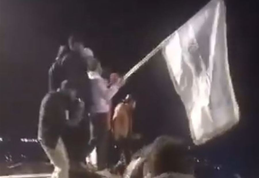 غضبٌ في دمشق... ودعوات للجولاني: "اقصف اقصف تل أبيب" (فيديو)