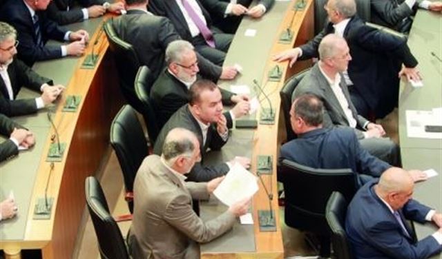 ازدواجية 8 آذار