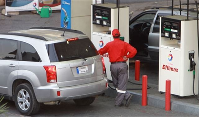 البنزين يتراجع سعره البنزين يتراجع سعره