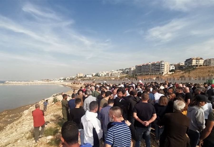 تظاهرة على شاطىء الناعمة ... واشكال بين المتظاهرين 
