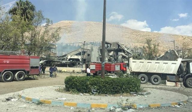 المشاهد الأولى من مركز البحوث في برزة بعد تعرضه لقصف التحالف الثلاثي 