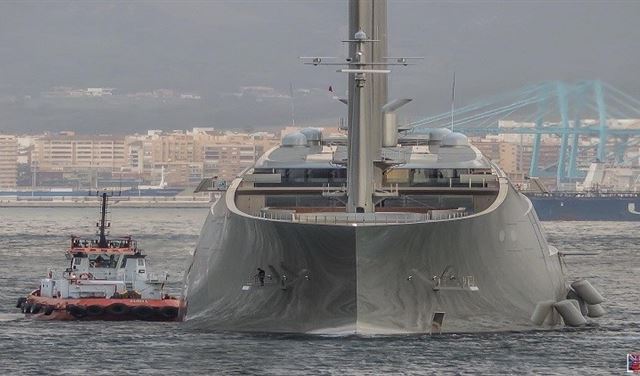 توقيف أكبر يخت خاص في العالم  توقيف أكبر يخت خاص في العالم