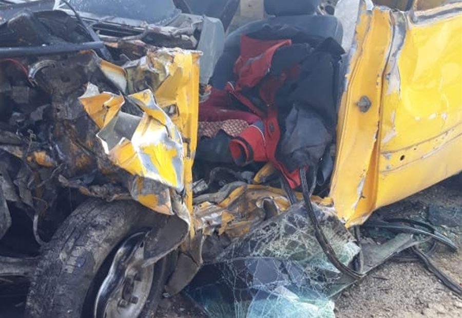 بالصورة: انقاذ مواطن من داخل سيارته في عاليه