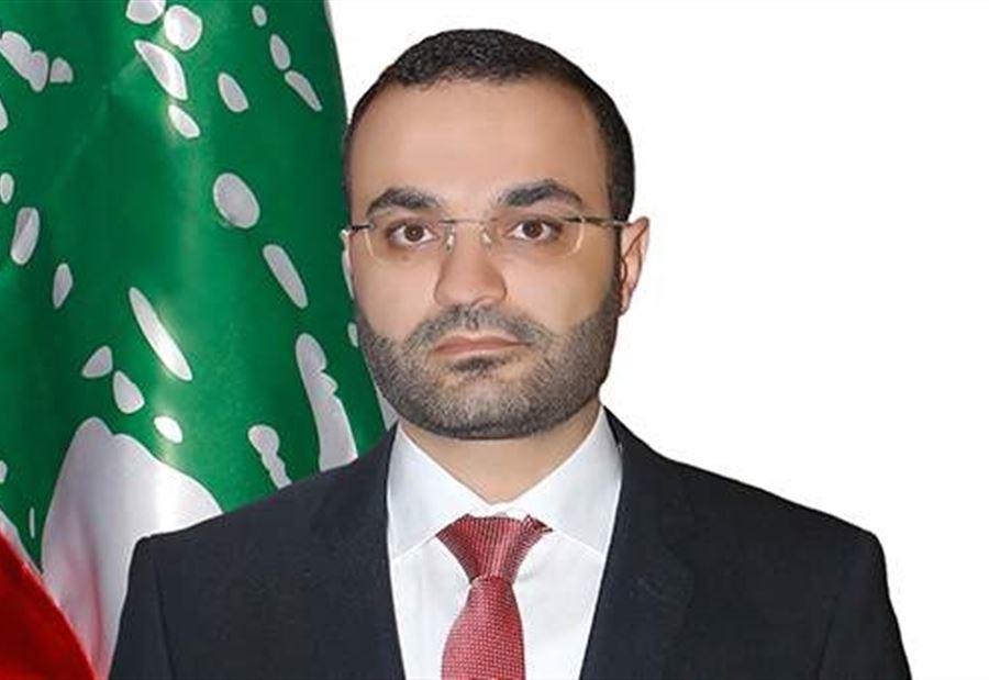 وزير الثقافة يعطي توجيهاته بشأن اكتشاف بقايا سفن غارقة في صور وزير الثقافة يعطي توجيهاته بشأن اكتشاف بقايا سفن غارقة في صور