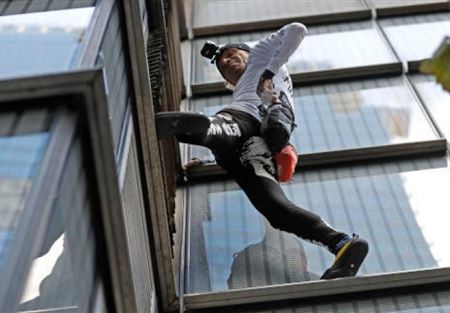 اعتقال "الرجل العنكبوت" بعد تسلقه أعلى أبراج لندن