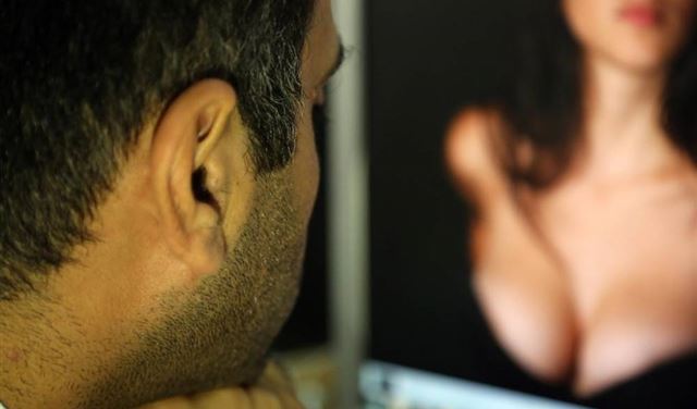 الإبتزاز الجنسي مصدر تمويل عصابات... إحذروا الفخ!