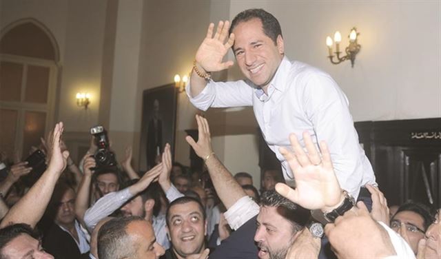 "الكتائب" تراجع حساباتها.. وجنبلاط حسم موقفه