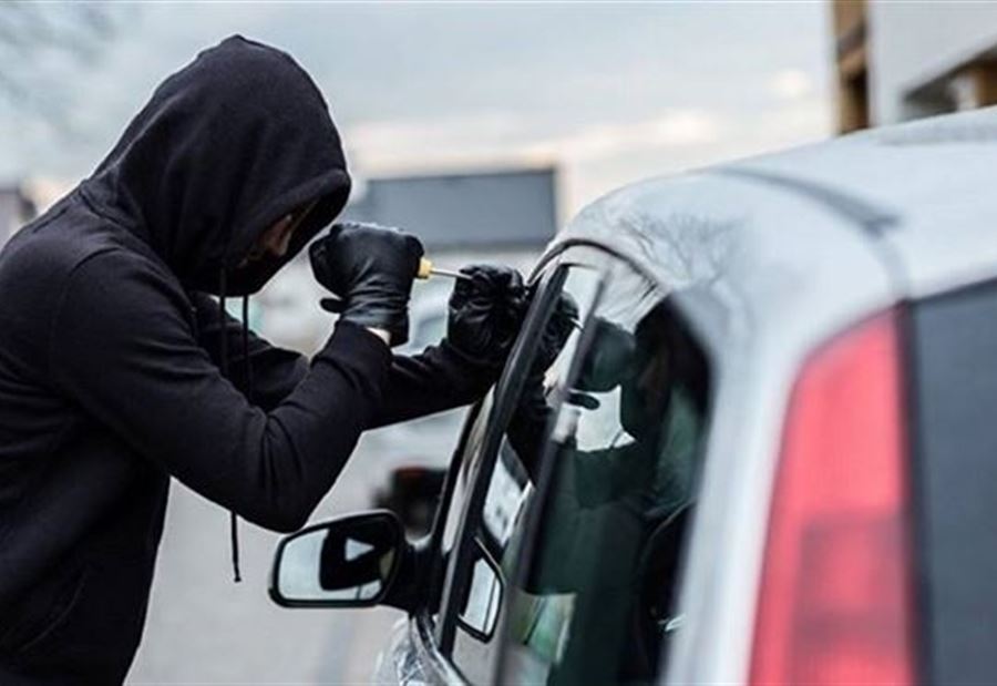في الهرمل... توقيف شخصين يستقلان سيارة مسروقة