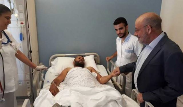 بالصورة..الصراف يزور جرحى الجيش 
