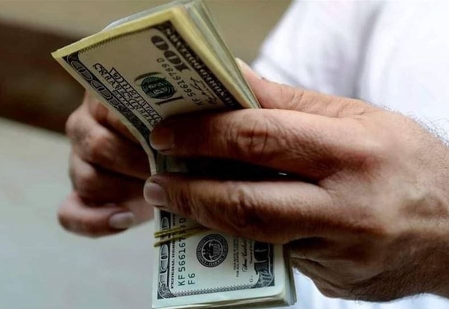 عناصر الأمن العام توقف صرّافاً يتلاعب بسعر الدولار