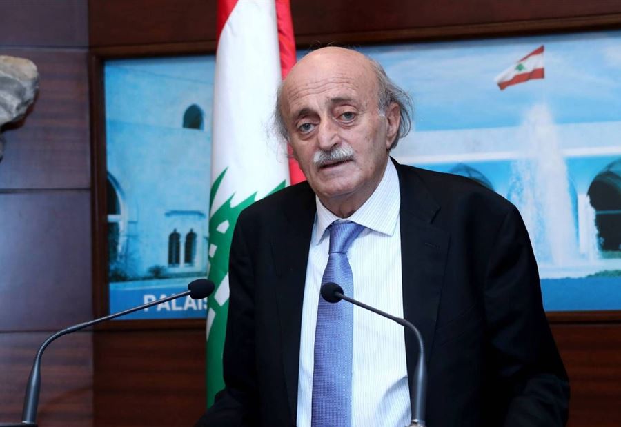 جنبلاط يتهم الحكومة بـ"مصادرة أموال الناس"!
