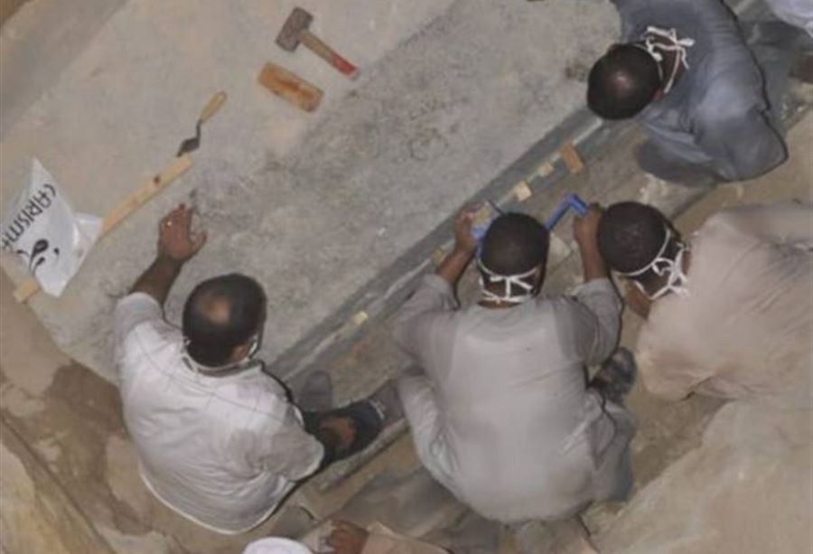 الصور الأولى لفتح تابوت الإسكندرية... هذا ما عُثر بداخله