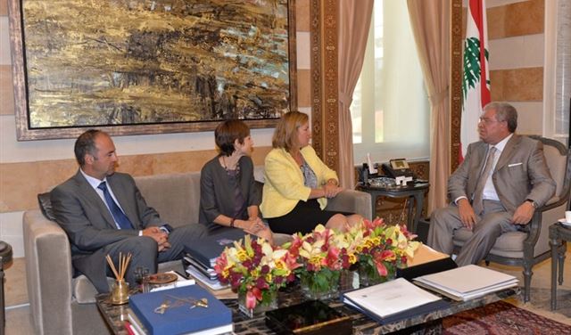 المشنوق: لا دخول لنازحين جدد الى لبنان