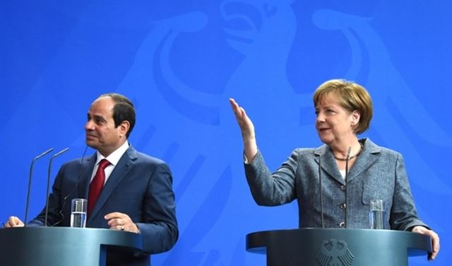 صفقة السيسي- ميركل.. المساعدات مقابل اللاجئين