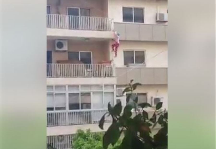 بالفيديو: عاملة تهربُ من منزلِ مخدوميها بطريقةٍ إحترافيةٍ