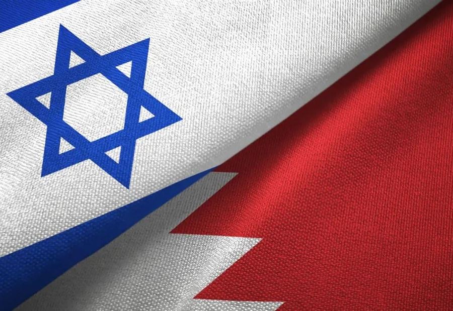 "لرفضها مصافحة سفير إسرائيل"... ملك البحرين أقال وزيرة