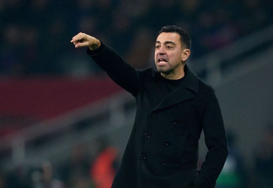 الكشف عن بدلاء تشافي في برشلونة!