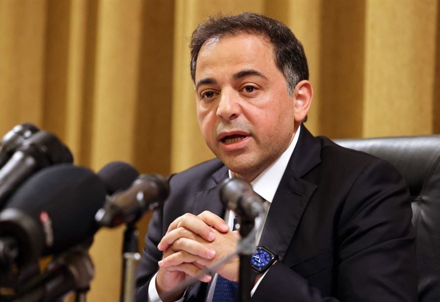 "لإزالة العوارض من أمام المصرف المركزي"... قرارٌ لـ منصوري!