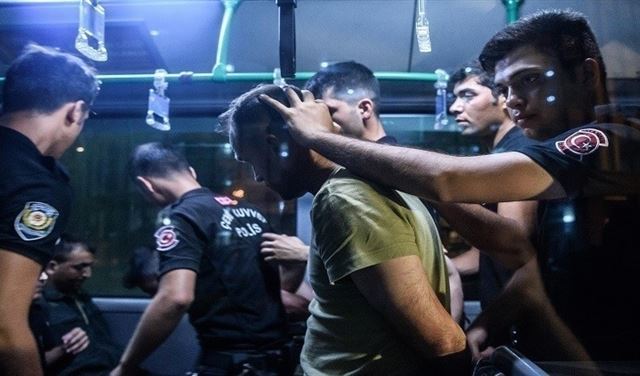 إقالة أكثر من 10 آلاف موظف تركي