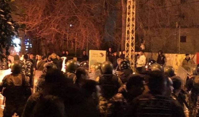 إشكال واطلاق نار بين مناصري "أمل" و"الوطني الحر" في الحدث