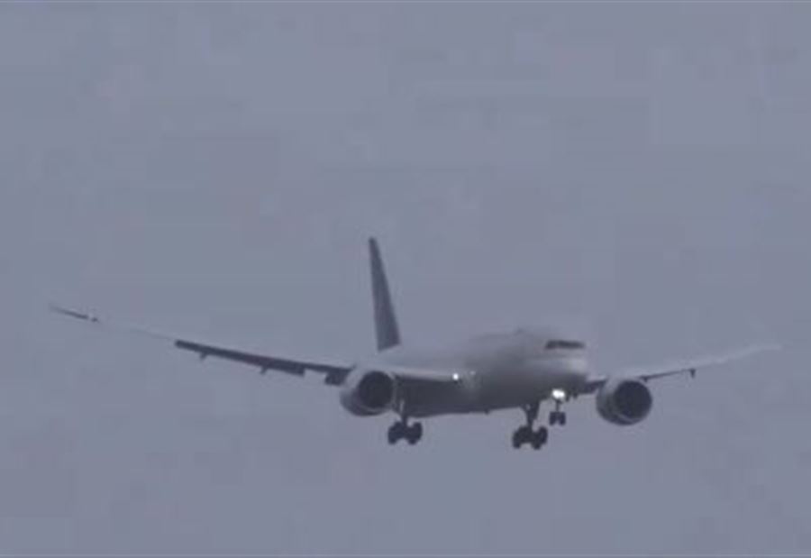 مشهدٌ "مهيب"... طيارٌ سعودي يتحدى عاصفة "ايشار" العاتية (فيديو) مشهدٌ "مهيب"... طيارٌ سعودي يتحدى عاصفة "ايشار" العاتية (فيديو)