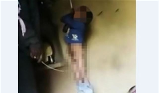 والد يجلد أطفاله بوحشية.. وهذه حجّته!