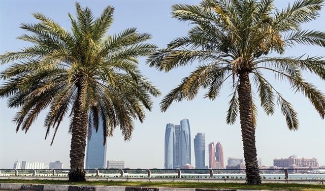 الإمارات تقطع علاقاتها مع قطر  الإمارات تقطع علاقاتها مع قطر