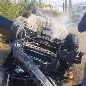 بالصورة: 4 جرحى بانقلاب سيارة على طريق ببنين
